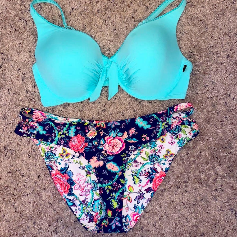 Bikini Set with Reversible Bottom - Picture 5 of 11